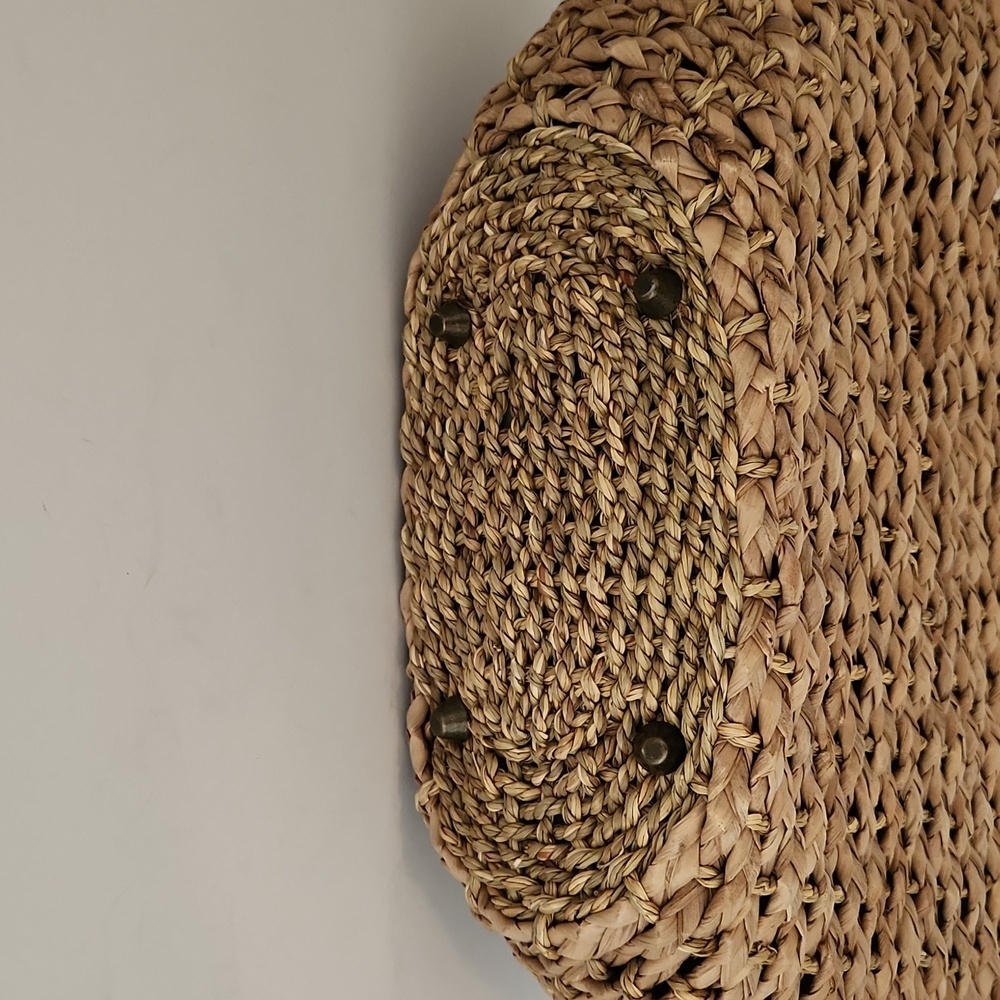Big Brown Straw Bag With Animal Print Lining And Front Hardware Closure - Picture 5 of 15